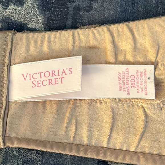 Victoria’s Secret very sexy strapless bra 36DD $60 - Picture 3 of 6